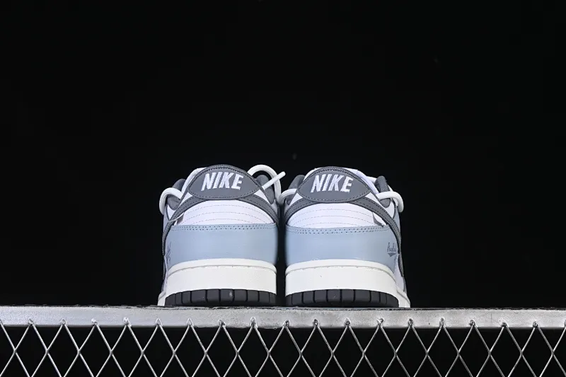 All categories Nk SB Dunk Series Nk SB Dunk Low High-end customized low-top sneakers Nike SB Dunk Low "Just Do it" white and blue straps Anniversary high-end customized low-top casual sneakers BG0510-058